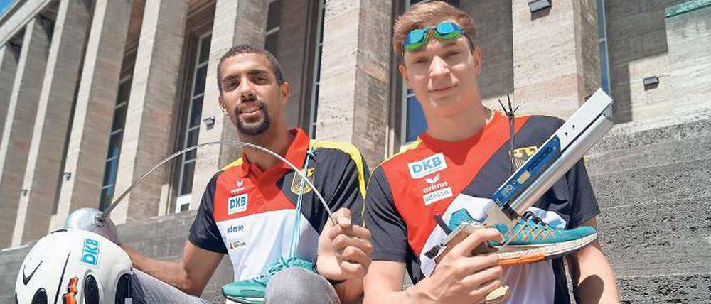 Fünffache Herausforderung. Patrick Dogue (l.) und Christian Zillekens absolvieren in ihrem Sport das Fechten, Schwimmen, Reiten, Schießen und Laufen.