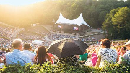 Beste Lage. Die Waldbühne ist wegen ihrer besonderen Atmosphäre beliebt. Picknick mit mitgebrachten Getränken ist hier aber schon lange nicht mehr möglich.