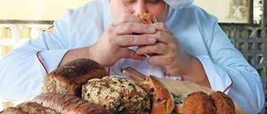 Strikte Reihenfolge. Zuerst wird das Brot nur betrachtet, erst dann kommt der Geruchs- und schließlich der Geschmackstest. Holger Schüren muss es wissen, schließlich ist er einer der wenigen Brotsommeliers Deutschlands.