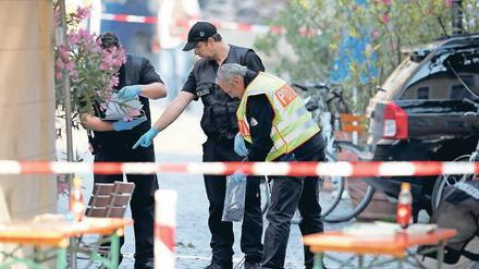 Von Fall zu Fall. Dieses Bild vom Tatort des Terroraktes in Ansbach brachte der Tagesspiegel in seiner Ausgabe vom Dienstag auf der Titelseite.