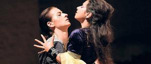 Entflammt. Clara Corinna Scheurle (Ruggiero), Lisa Algozzini (Alcina).