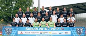 Sie sollen’s richten. 20 Spieler zählt der Kader des SV Babelsberg 03 zum Saisonstart (auf dem Foto fehlt Merphi Kwatu). Ein bis zwei Verstärkungen werden noch gesucht, ansonsten ist es jene Mischung aus erfahrenen und vielen jungen Spielern, mit denen der Regionalligist den nächsten Schritt wagen will.