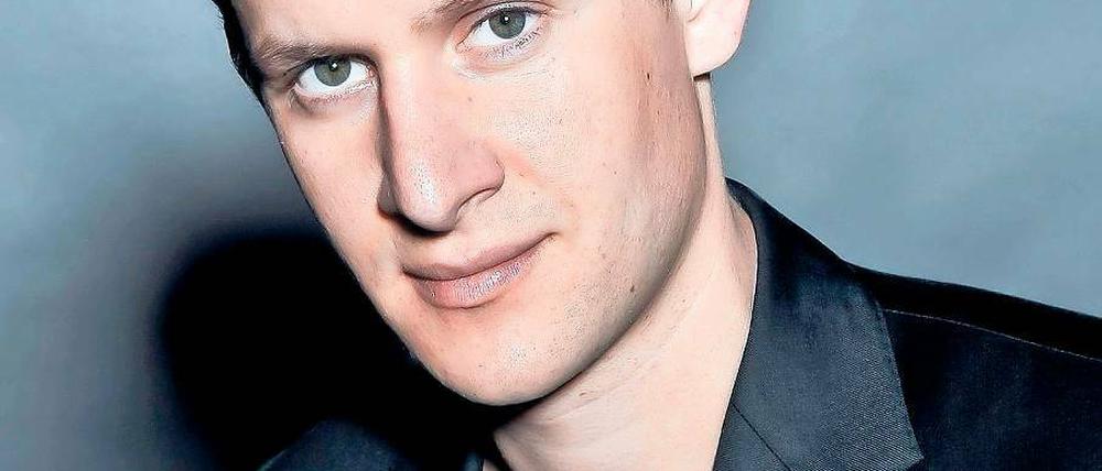 Nachwuchs fürs Hans Otto Theater. Moritz von Treuenfels ist 1988 geboren. Guckt man länger in sein Gesicht, könnte er noch viel jünger sein – und zugleich viel älter. Nicht schlecht für einen Schauspieler.
