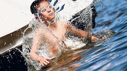Kühles Nass. Pünktlich zum Ferienbeginn kann wieder nach Herzenslust geplanscht werden. Die Gewässer sind von sehr guter Wasserqualität, die Temperaturen stimmen und es wird auch wieder sommerlich heiß. Nur vor Blaualgen sollte man sich hüten – vor allem Kinder und Allergiker sind gefährdet.