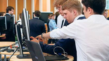 Schlaue Köpfe. HPI-Studenten am Donnerstag vor ihrer Präsentation.
