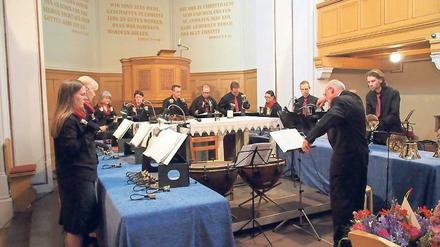 Kling, Glöckchen. Beim Caputher Chor hat jedes Mitglied vier Glocken.
