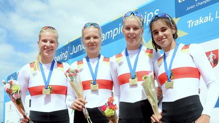 Gold-Quartett. Die Potsdamerinnen Annabel Oertel, Janina Arndt, Isabelle Hübener und Friederike Müller (v.l.) fuhren souverän zum Sieg im Vierer.