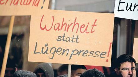 Kaum eine Demonstration der „Gida-Bewegung“, in der die Medien nicht angegriffen werden. Meistens, nicht immer, bleibt es bei verbalen Attacken.