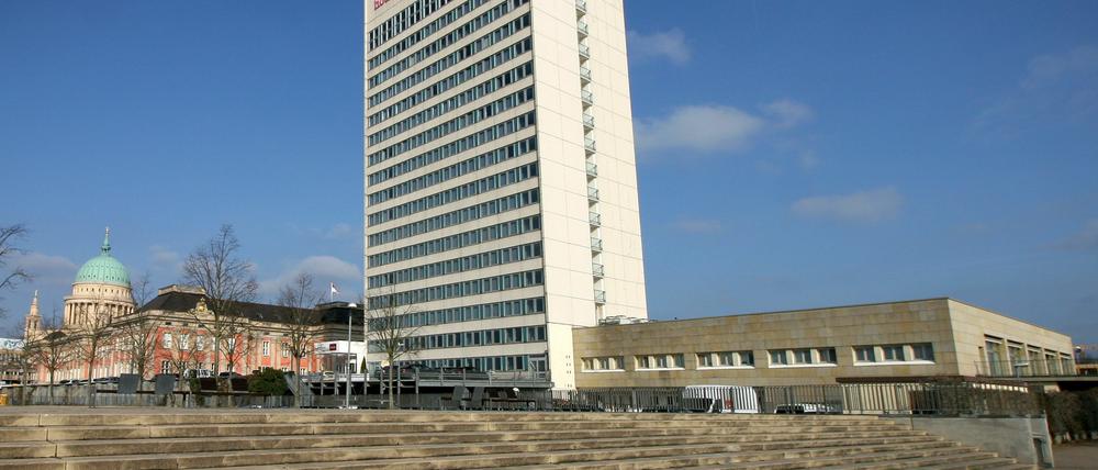 Das Mercure-Hotel soll langfristig abgerissen werden. Die Initiatoren des Bürgerbegehrens wollen das verhindern.