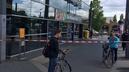Der Haupteingang vom Bahnhof Potsdam zur Friedrich-Engels-Straße ist gesperrt.