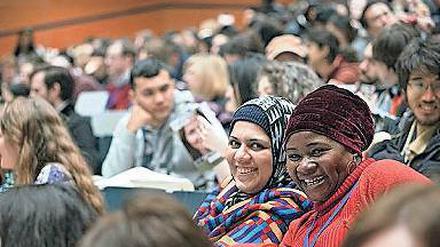 Zufrieden. Gastwissenschaftler fühlen sich an der Uni gut aufgehoben.