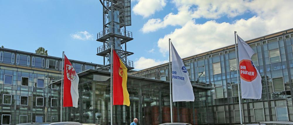 Der Skandal bei den Potsdamer Stadtwerken um die jahrelange Protektion der Ex-Prokuristin Petra V. kommt das Unternehmen teuer zu stehen.