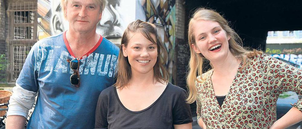 Reif für die Ferien. Regisseurin Bernadette Knoller (r.) mit ihren Darstellern Detlev Buck und Britta Hammelstein.