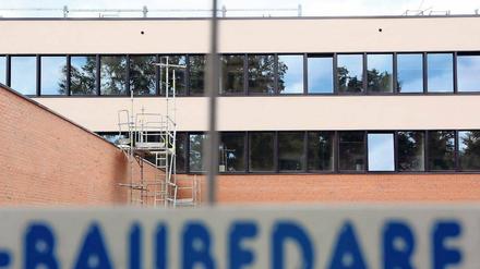 Sanierungsfall. Noch vor der Fertigstellung muss der Neubau der Da-Vinci-Schule schon wieder saniert werden – der Estrich ist zu feucht und hat für Schimmelbildung gesorgt. Erst zum Schuljahr 2017/2018 kann das Gebäude genutzt werden.