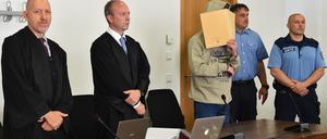 Vor Gericht schwieg der Angeklagte Silvio S. bislang. Während der ersten Vernehmung auf der Polizeistation soll S. sachlich geschildert haben, wie und warum er Mohamed ermordet hat.