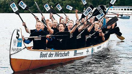 Ran ans Paddel. Die Wasserspiele laden zum Mitmachen ein.