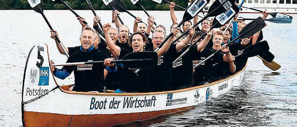 Ran ans Paddel. Die Wasserspiele laden zum Mitmachen ein.