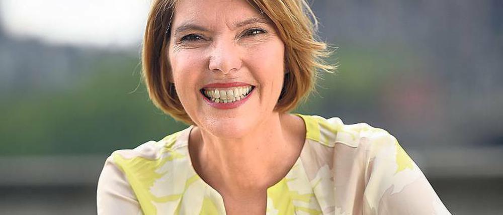 Hineingewachsen. Zu ihrer Paradedisziplin kam Bettina Böttinger 1993 eher durch Zufall, als Notersatz für Roger Willemsen, der für eine WDR-Talkshow eingeplant war.