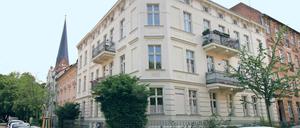 Fünf Zimmer auf 115 Quadratmetern und das für eine Kaltmiete von gut 1000 Euro – in Potsdam eine Seltenheit. Dementsprechend groß war der Andrang.