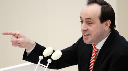 CDU-Fraktionschef Ingo Senftleben habe den Eindruck, die Linke wolle sich noch Posten sichern.