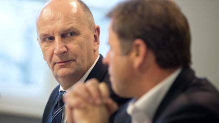 Anne Stolpe, Ex-Freundin von Linke-Landeschef Christian Görke (r.), will Abteilungsleiterin im Sozialministerium werden. Woidke (l.) soll die Personalie aber nicht durchwinken, fordert die CDU.