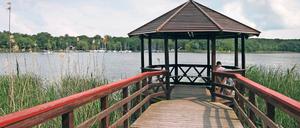 Der Weg zur Havel. Die Union trifft sich Ende Juni auf der Potsdamer Halbinsel Hermannswerder. Unter anderem soll dabei der Streit um die Flüchtlingspolitik zwischen CDU und CSU entschärft werden. Vielleicht an diesem Steg ganz in der Nähe?