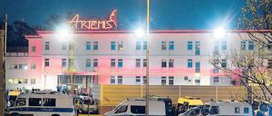 Voller Einsatz. Polizei, Staatsanwaltschaft, Steuerfahndung und Zoll durchsuchen Mitte April das „Artemis“. Anschließend sprachen Ermittler von „Organisierter Kriminalität“.