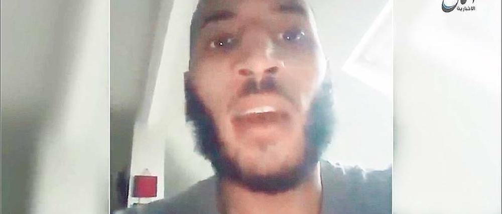 Vermitteltes Grauen. Larossi Abballa, der Mörder eines Polizisten und seiner Frau in Paris, filmte seine Geiselnahme mit und loggte sich dafür bei Facebook ein.