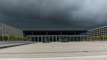 Seit Oktober 2012 hat der BER-Untersuchungsausschuss verursacht, die Ursachen für die Kosten- und Terminüberschreitungen beim Bau des Flughafens aufzuklären.