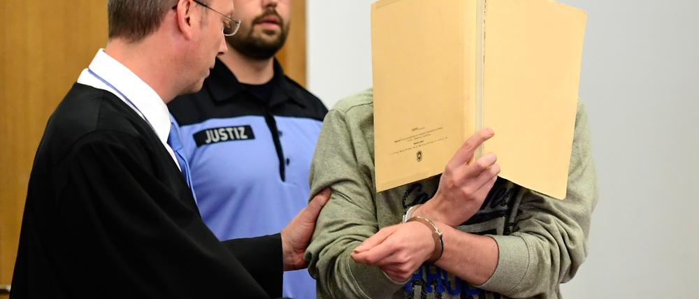 Am zweiten Prozesstag steht das Umfeld des Angeklagten Silvio S. im Mittelpunkt.
