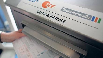 Neukundengewinnung: Der Beitragsservice hat nach einem Meldedatenabgleich Wohnungen von Personen, die auf Anschreiben nicht reagiert haben, selbst angemeldet.
