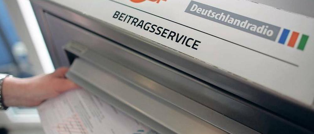 Neukundengewinnung: Der Beitragsservice hat nach einem Meldedatenabgleich Wohnungen von Personen, die auf Anschreiben nicht reagiert haben, selbst angemeldet.