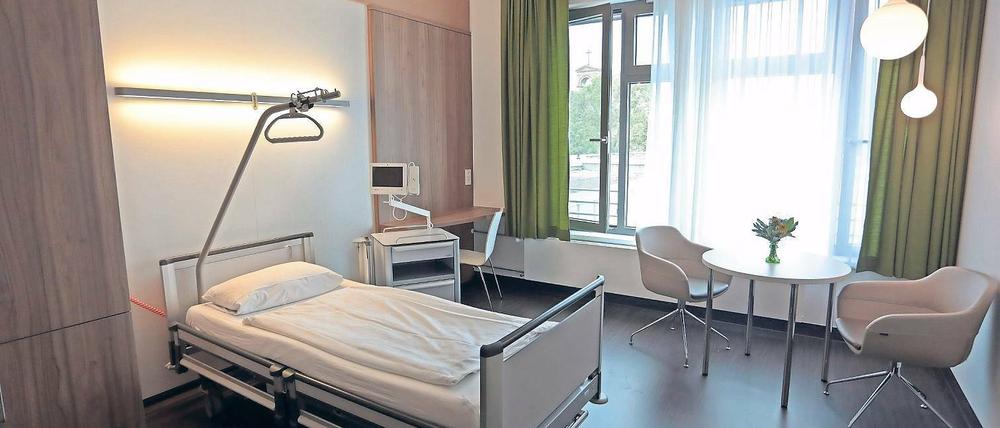 Fast wie im Hotel. Eines der Patientenzimmer auf der neuen Komfortstation im St. Josefs-Krankenhaus Potsdam-Sanssouci.