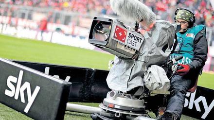 Fußball-Hardcore-Fans werden nicht begeistert sein. Sie haben demnächst lange Reisen zu Bundesliga-Auswärtsspielen am Montagabend vor sich.