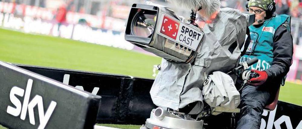 Fußball-Hardcore-Fans werden nicht begeistert sein. Sie haben demnächst lange Reisen zu Bundesliga-Auswärtsspielen am Montagabend vor sich.