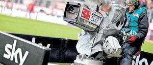Fußball-Hardcore-Fans werden nicht begeistert sein. Sie haben demnächst lange Reisen zu Bundesliga-Auswärtsspielen am Montagabend vor sich.
