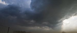 Gewitter und Sturm könnten am Freitag über Brandenburg ziehen. Diese Aufnahme stammt von Ende Mai und ist im Landkreis Oder-Spree entstanden.