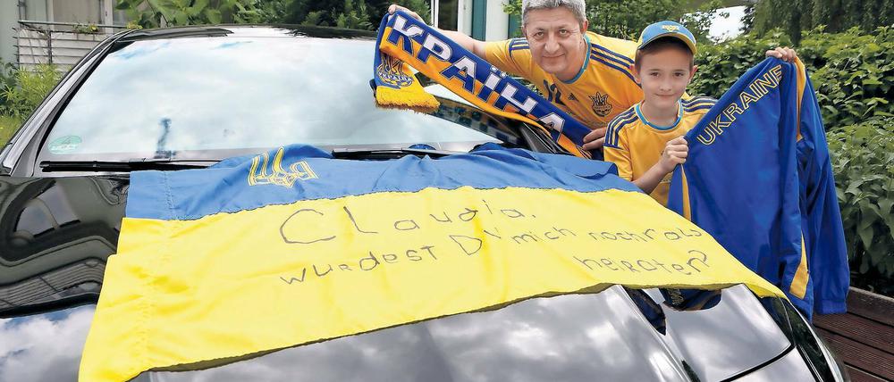 Ab nach Frankreich. Der Potsdamer Vladislav Davidenko freut sich seit Monaten auf das Spiel der deutschen gegen die ukrainische Mannschaft bei der Europameisterschaft. Heute macht er sich auf den Weg, um am Sonntagabend live in Lille dabei zu sein. Auch sein Sohn, der elfjährige Valentin, rüstet sich für das Turnier.