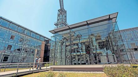 Undurchsichtig. Die Vorgänge bei den Potsdamer Stadtwerken werfen viele Fragen auf. Wenigstens die Fassade ist transparent. Immerhin.