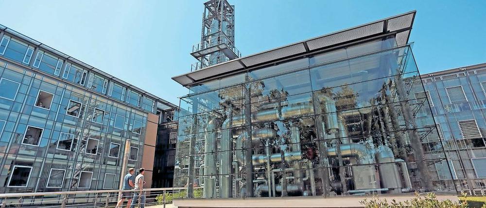 Undurchsichtig. Die Vorgänge bei den Potsdamer Stadtwerken werfen viele Fragen auf. Wenigstens die Fassade ist transparent. Immerhin.