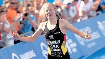 Sie will auch in Rio jubeln. Laura Lindemann hat mehrfach bewiesen, dass sie der Konkurrenz der Welt-Elite gewachsen ist. Das möchte sie auch bei Olympia zeigen, doch noch wartet die 19-jährige Potsdamerin auf ihr Ticket zu den Spielen im August.