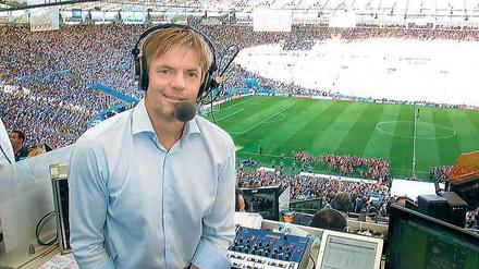 Da fehlt doch einer. So gut ARD-Kommentator Tom Bartels auch sein mag - ein zweiter Experte neben ihm könnte die Fußball-Übertragung unterhaltsamer machen.