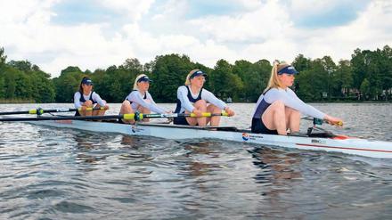 Rudern Richtung Rotterdam. Der Potsdamer Vierer mit Friederike Müller, Isabelle Hübener, Janina Arndt und Annabel Oertel (v.l.) empfiehlt sich für einen JWM-Start.