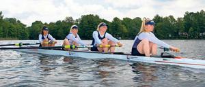 Rudern Richtung Rotterdam. Der Potsdamer Vierer mit Friederike Müller, Isabelle Hübener, Janina Arndt und Annabel Oertel (v.l.) empfiehlt sich für einen JWM-Start.