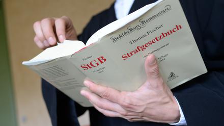 Die Bundesregierung will den Paragrafen aus dem StGB streichen.