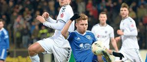 Ein drittes Mal. Zweimal begegneten sich Babelsbergs Severin Mihm (links) und FSV-Kicker Sascha Guthke mit ihren Teams in dieser Saison bereits. In der Regionalliga endeten die Partien 1:1 und 6:1 für den SVB. Nun treffen sie sich im Pokalfinale wieder.