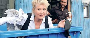 Und Hollywood? Fanny (Jutta Speidel) versteckt sich im ARD-Film vorm Gerichtsvollzieher. Auf Wohlfühlstimmung möchte sich die Schauspielerin aber nicht festlegen lassen.