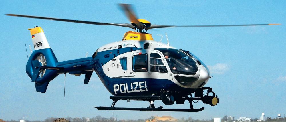 Teure Technik. Erst ein millionenschwerer Auftrag eines Unternehmens für Luftfahrttechnik, dann ein Job als Berater der Firma. Ein leitender Beamter der Hubschrauberstaffel der Polizei steht nun unter Verdacht: wegen Bestechlichkeit.