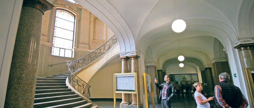 Sanierungsfall. Das heutige Stadthaus in der Friedrich-Ebert-Straße wurde in den Jahren 1902 bis 1907 erbaut. Gerade wird es mit Denkmalschutz-Mitteln erneuert. Der gesamte Campus der Stadtverwaltung an der Hegelallee soll mittelfristig saniert werden.