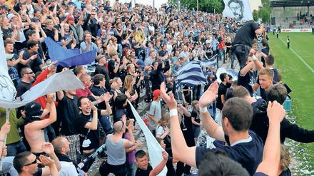 Ihre Unterstützung ist mehr gefragt denn je. Die Mitglieder des SV Babelsberg 03 sollen als Sanierungsbeitrag für den Verein einen höheren Mitgliedsbeitrag und eine jährliche Sonderumlage von 30 Euro zahlen.